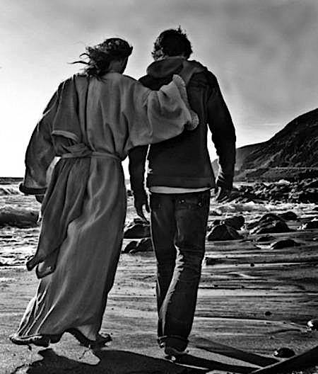 “Viviendo tu vida con Dios, no hay sufrimiento que no guarde esperanza, ni dolor que no cuente con el consuelo de Dios”.